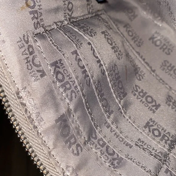 Michael Kors wristlet - Picture 8 of 14